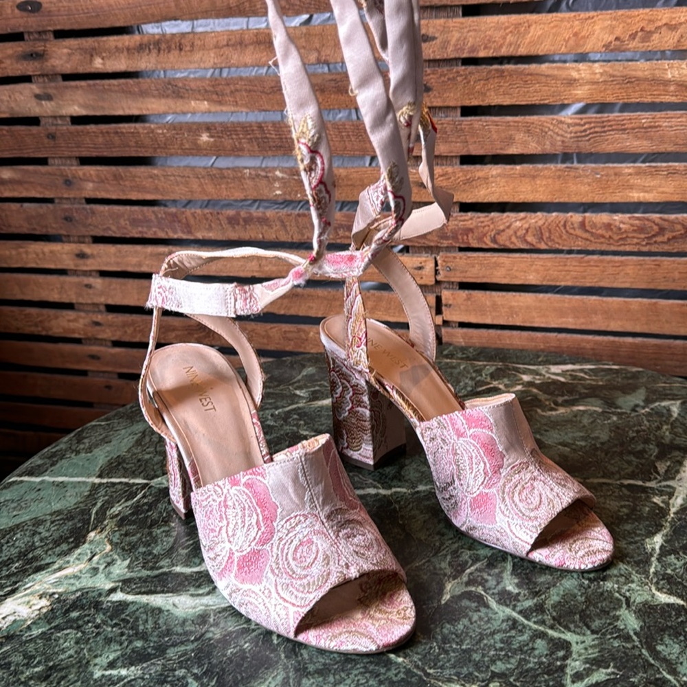 Nine West Tapestry block heels with ankle ties 8.5 comfortable!